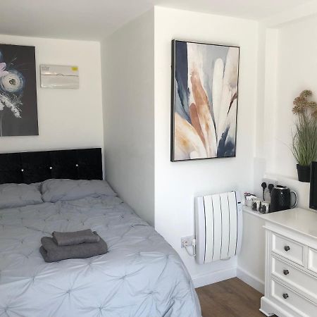 Lovely Modern Decorated 1 Bed Studio Newport  Exterior foto