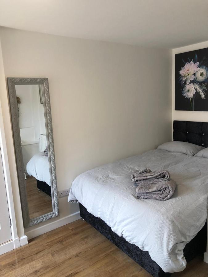 Lovely Modern Decorated 1 Bed Studio Newport  Exterior foto